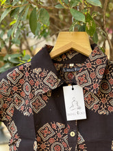 Load image into Gallery viewer, Women's Ajrakh Print Crop Shirt | Black