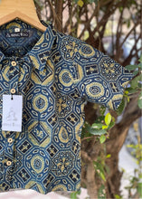 Load image into Gallery viewer, Women's Ajrakh Print Crop Shirt | Blue