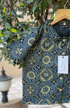 Load image into Gallery viewer, Women's Ajrakh Print Crop Shirt | Blue