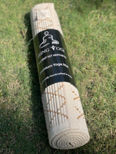 Load image into Gallery viewer, Sambu Straw Diamond Designed Yoga Mat