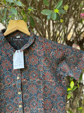 Load image into Gallery viewer, Women&#39;s Floral Ajrakh Print Crop shirt | Dark Blue
