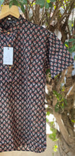 Load image into Gallery viewer, Men&#39;s HandBlock Printed Short Kurta | Black
